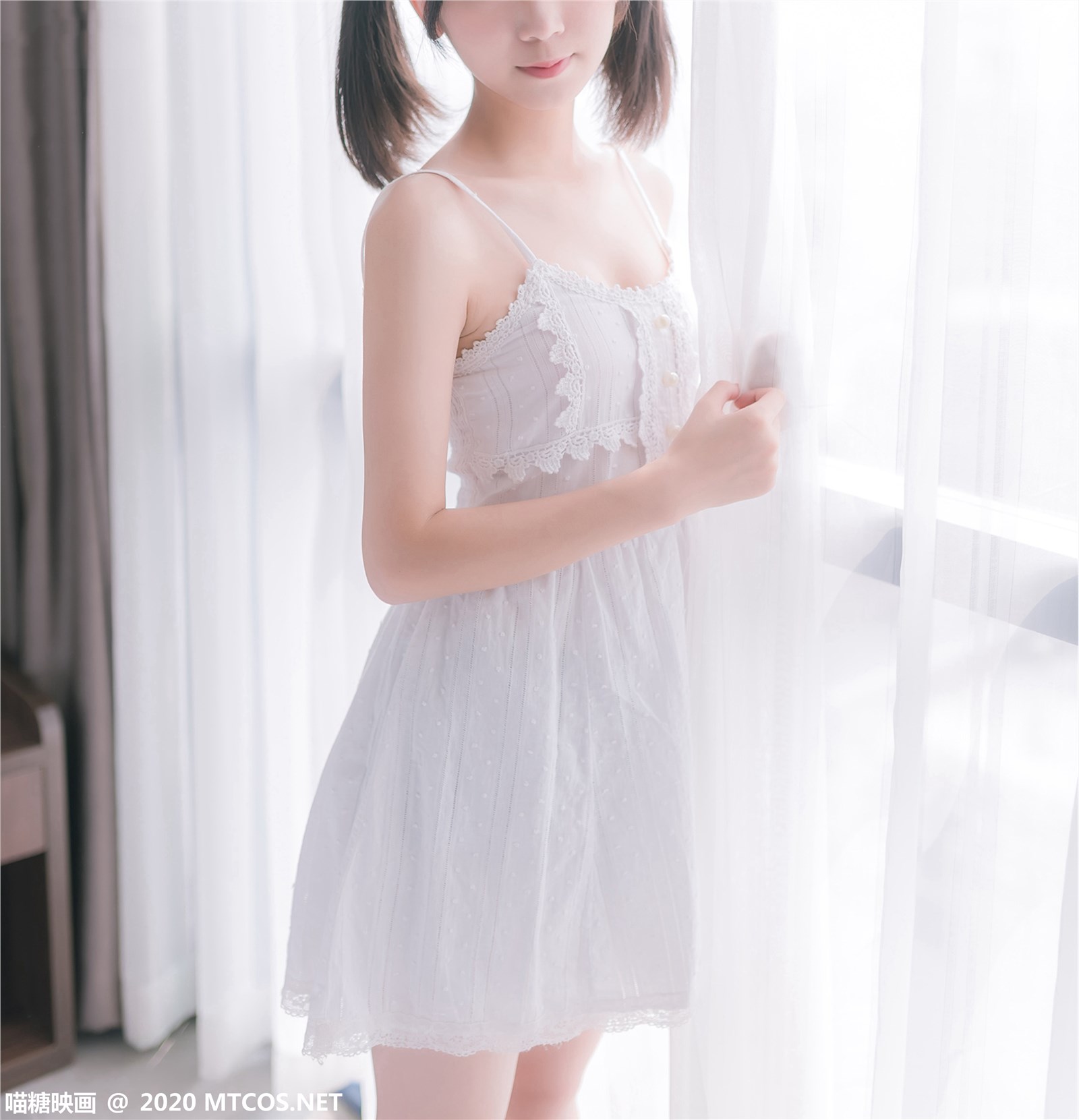 A girl in white dress(19)